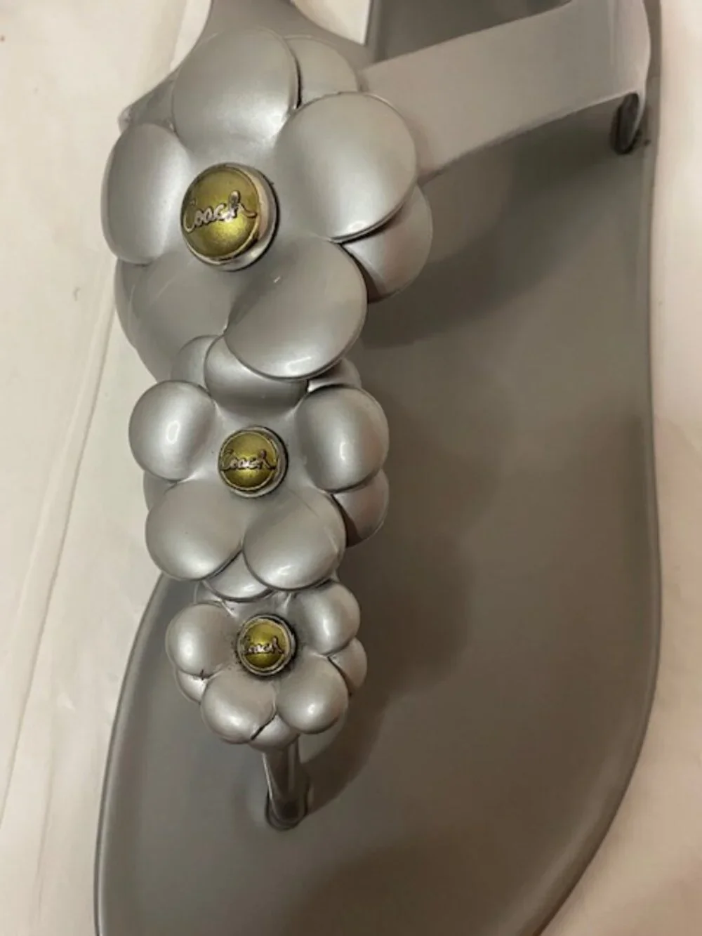 Coach Haylee Silver Gunmetal Flower Jelly Thong Sandals Women's Size 7B